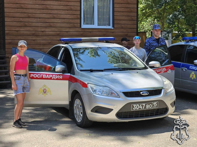 Сотрудники вневедомственной охраны Росгвардии провели профориентационное занятие для школьников Ставрополья