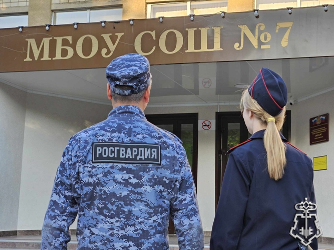 На Ставрополье сотрудники Росгвардии обеспечили безопасность выпускных вечеров в регионе