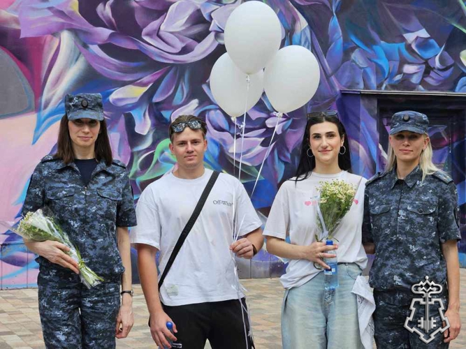 Сотрудники Росгвардии поздравили жителей Ставрополья с Днём семьи, любви и верности