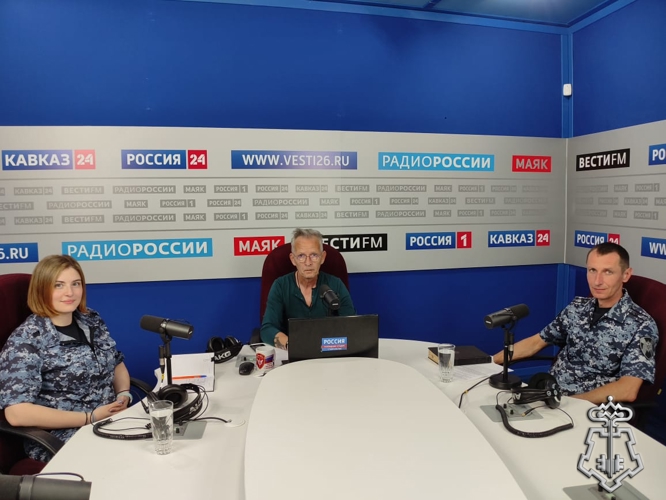 Офицеры Росгвардии рассказали в эфире радио о готовности школ Ставрополя к учебному году