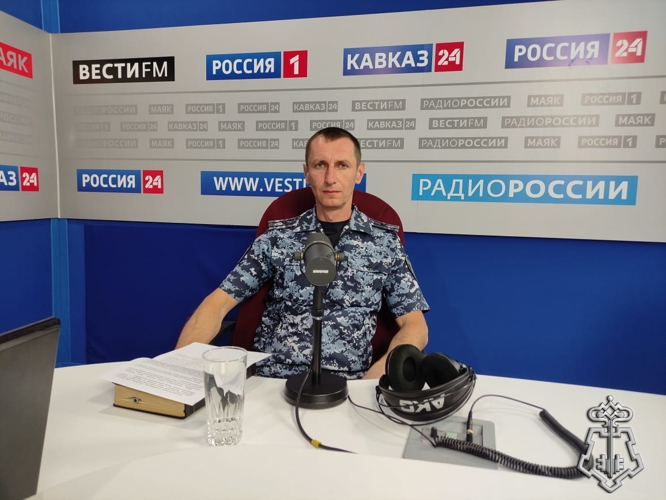 Офицеры Росгвардии рассказали в эфире радио о готовности школ Ставрополя к учебному году