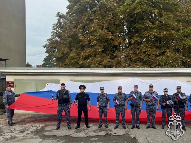 На Ставрополье росгвардейцы отметили День Государственного флага РФ участием в патриотических акциях