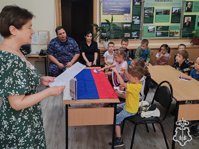 На Ставрополье росгвардейцы отметили День Государственного флага РФ участием в патриотических акциях