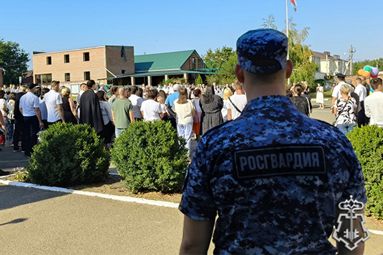 На Ставрополье росгвардейцы обеспечили безопасность в День знаний