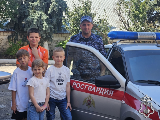 Росгвардейцы в Ставрополе провели день открытых дверей в рамках акции "Каникулы с Росгвардией"