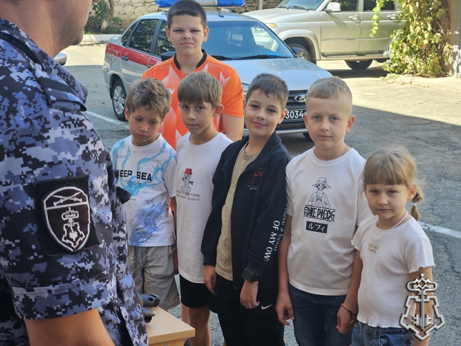 Росгвардейцы в Ставрополе провели день открытых дверей в рамках акции "Каникулы с Росгвардией"