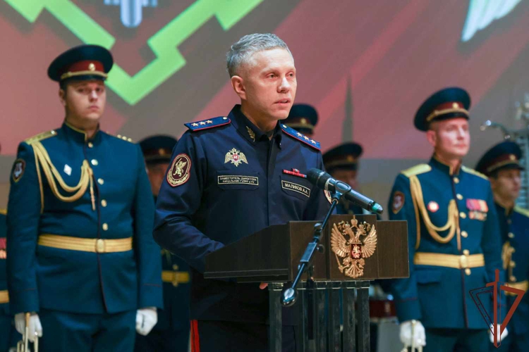 Заместитель директора Росгвардии Василий Сонин вручил государственные и ведомственные награды сотрудникам вневедомственной охраны в день профессионального праздника