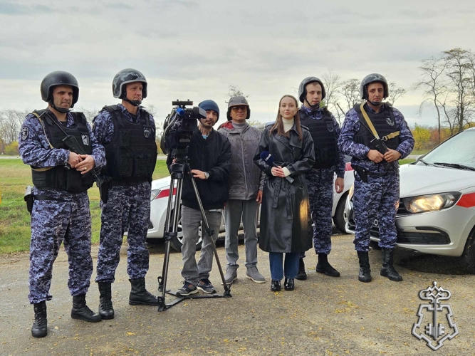 Сотрудники вневедомственной охраны Росгвардии приняли участие в съемке праздничного телесюжета