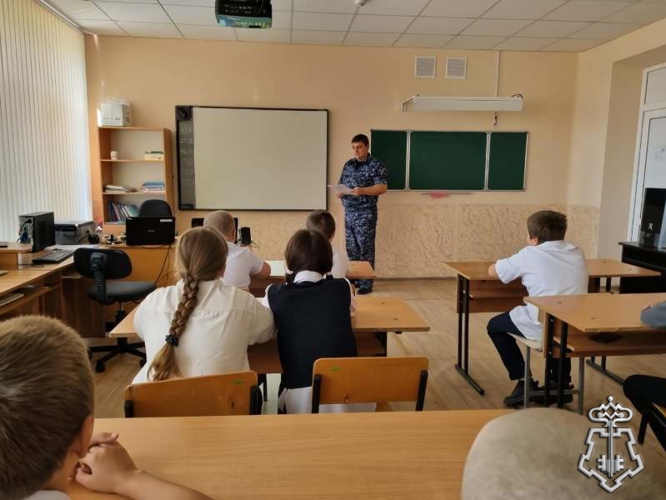 На Ставрополье росгвардейцы провели уроки Мужества для молодежи
