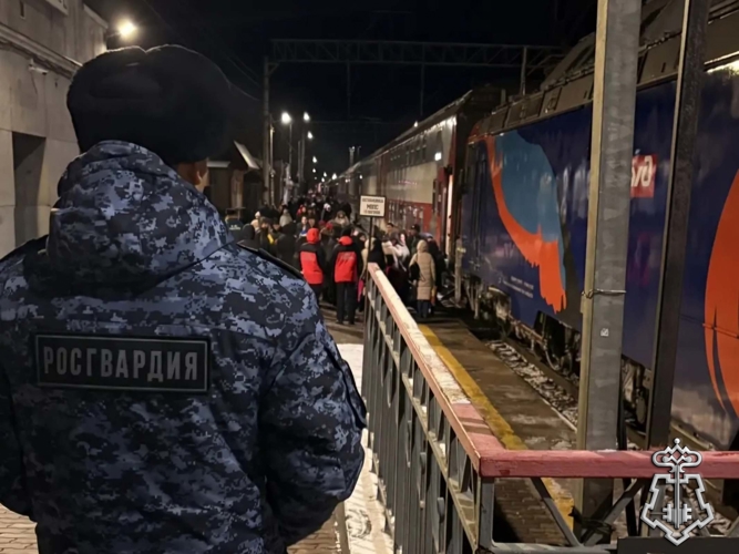 Росгвардейцы на Ставрополье обеспечили безопасность прибытия детей с Кремлёвской ёлки