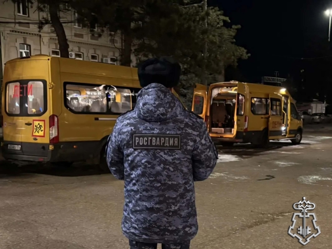 Росгвардейцы на Ставрополье обеспечили безопасность прибытия детей с Кремлёвской ёлки