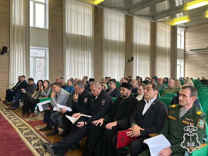 В Кисловодске росгвардейцы приняли участие в обсуждении вопросов патриотического воспитания и отбора кандидатов на военную службу