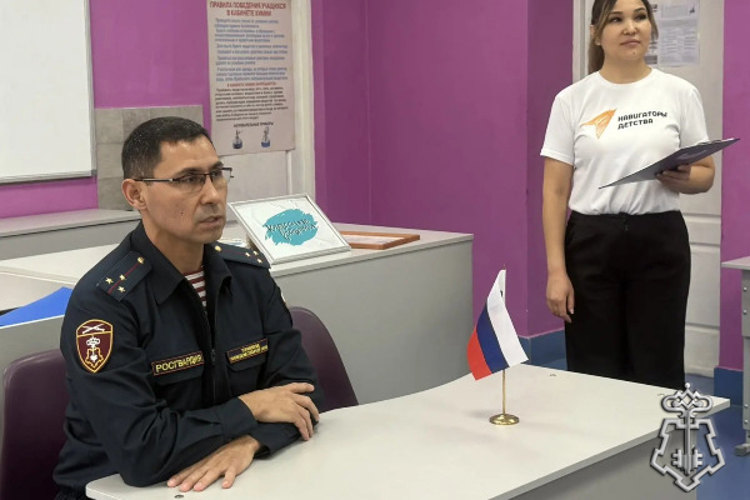 В преддверии юбилея войск правопорядка росгвардейцы Ставрополья провели цикл уроков Мужества для школьников