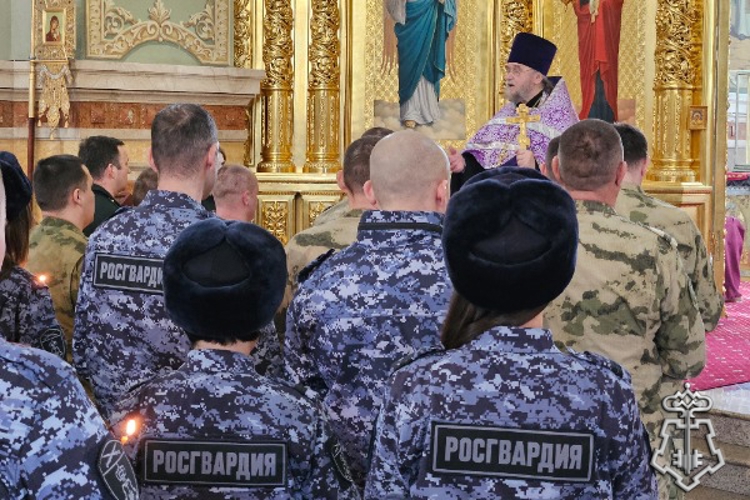 В Ставрополе росгвардейцы приняли участие в молебне в день профессионального праздника