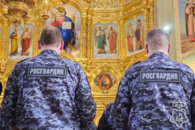 В Ставрополе росгвардейцы приняли участие в молебне в день профессионального праздника