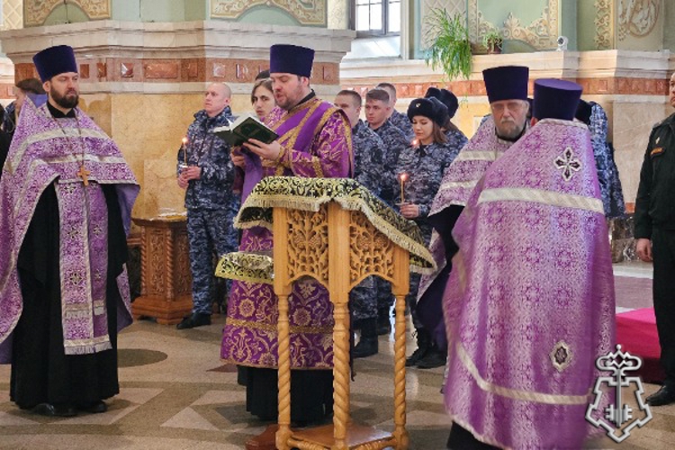 В Ставрополе росгвардейцы приняли участие в молебне в день профессионального праздника