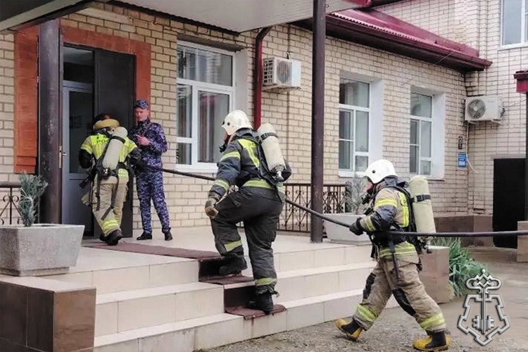 На Ставрополье росгвардейцы и сотрудники МЧС провели совместные пожарно-тактические занятия