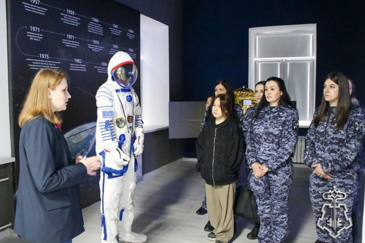 На Ставрополье сотрудники Росгвардии посетили экскурсию ко Дню космонавтики