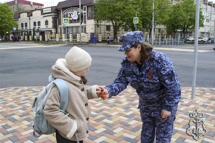 В Ставрополе сотрудники Росгвардии поддержали патриотическую акцию «Георгиевская ленточка»