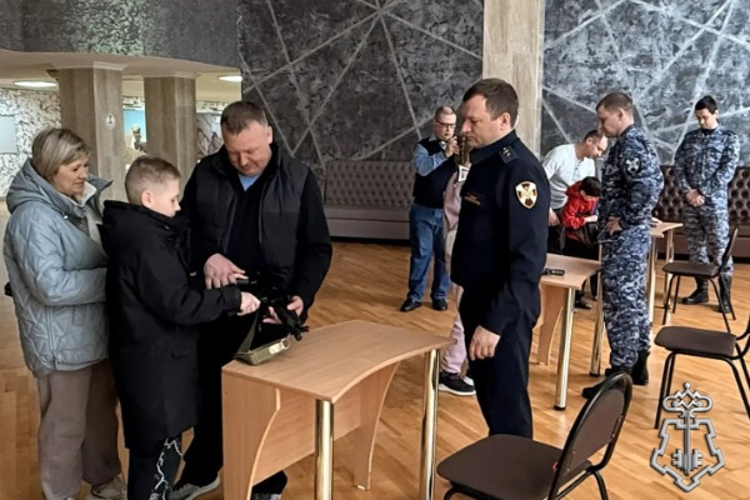 Росгвадейцы провели выставку вооружения в ведомственном санатории в преддверии Дня Победы