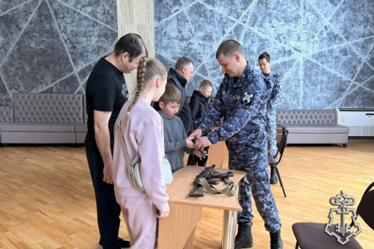 Росгвадейцы провели выставку вооружения в ведомственном санатории в преддверии Дня Победы