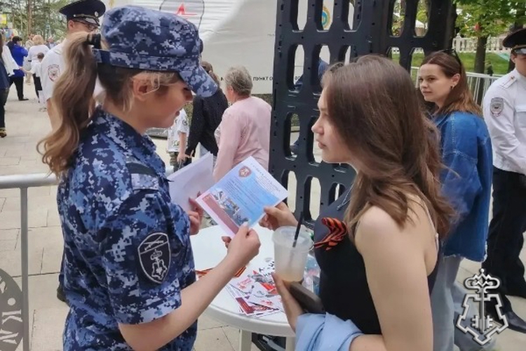 Росгвардейцы Кисловодска рассказали горожанам о карьерных и социальных перспективах в Росгвардии