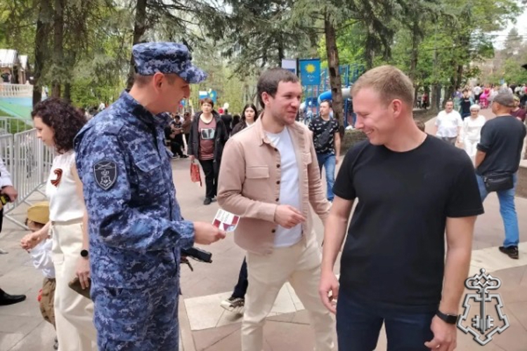 Росгвардейцы Кисловодска рассказали горожанам о карьерных и социальных перспективах в Росгвардии