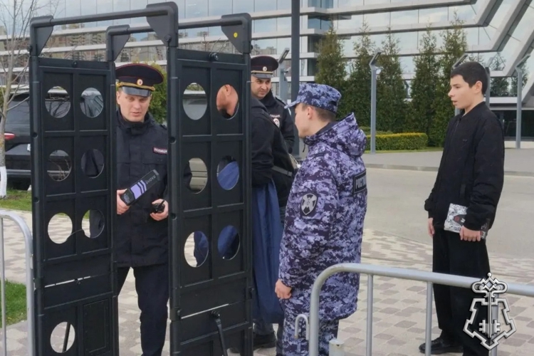 В Ставрополе росгвардейцы обеспечили правопорядок при открытии сезона фонтанов