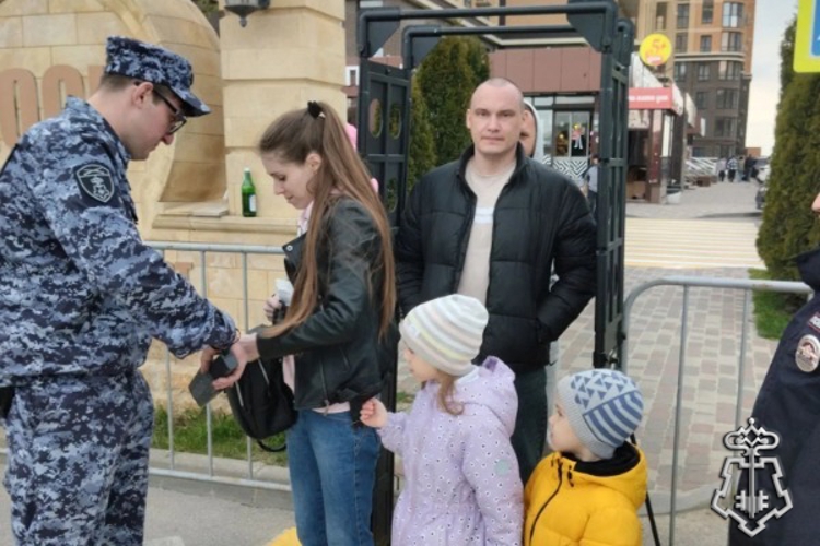 В Ставрополе росгвардейцы обеспечили правопорядок при открытии сезона фонтанов