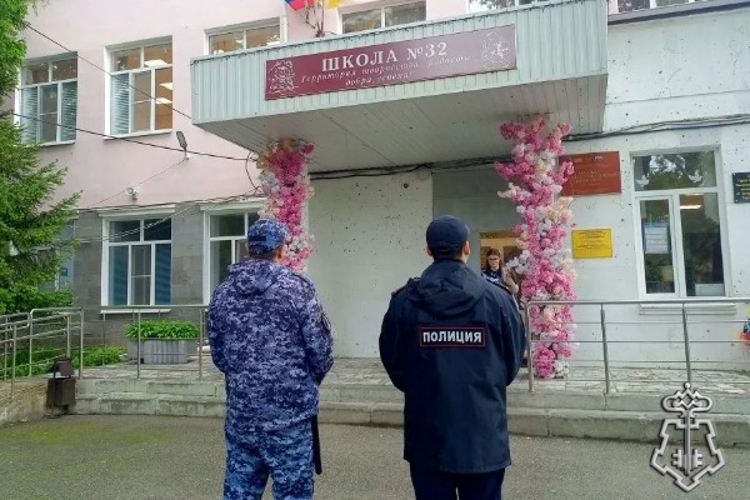 На Ставрополье росгвардейцы обеспечили безопасность праздничных мероприятий, посвященных завершению учебного года