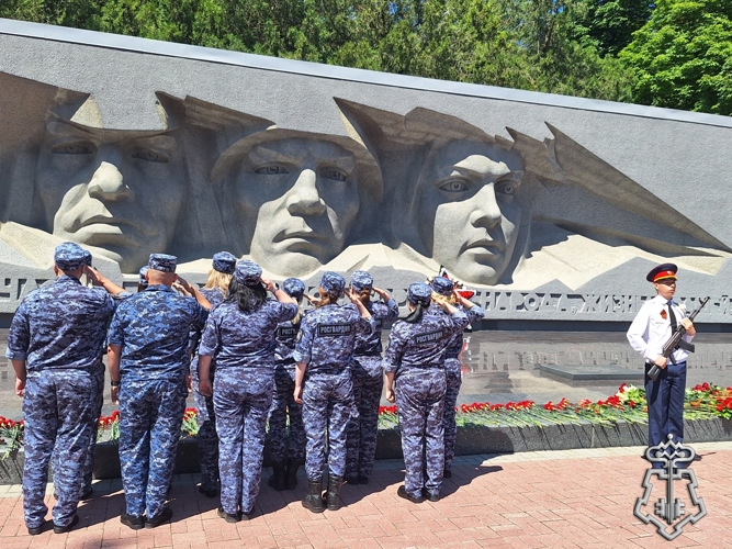В Ставрополе сотрудники вневедомственной охраны приняли участие в мероприятиях, посвящённых Дню памяти и скорби