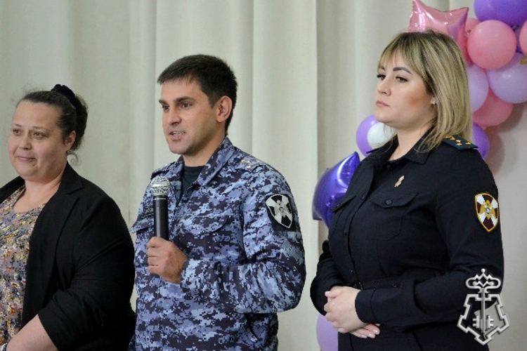Росгвардейцы поздравили воспитанников подшефной школы-интерната с окончанием учебного года