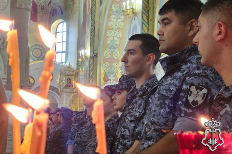 В День крещения Руси росгвардейцы приняли участие в праздничном богослужении в Ставрополе