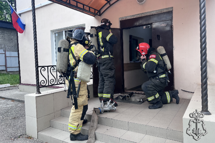 Пожарно-тактическое занятие сотрудников Росгвардии и МЧС прошло в Ессентуках
