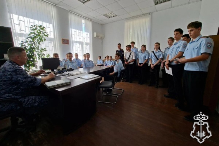 Росгвардейцы на Ставрополье провели день открытых дверей для будущих юристов и правоведов