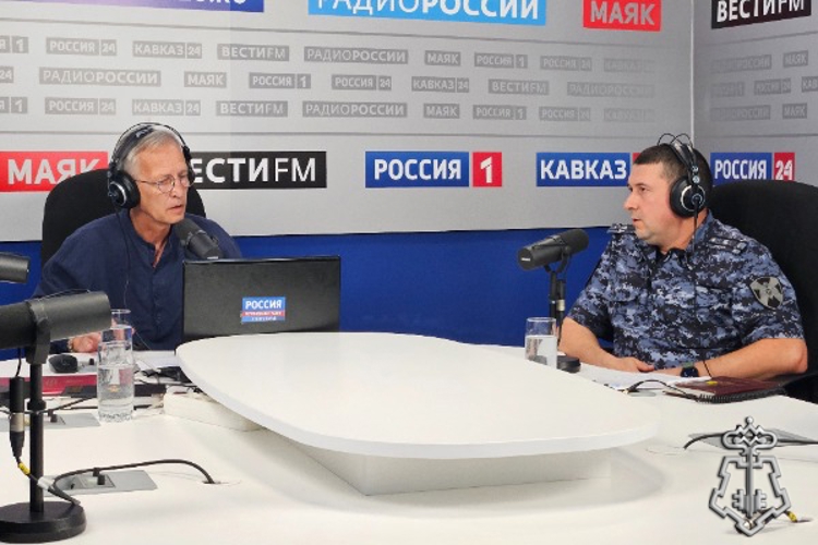 Представители Росгвардии приняли участие в прямой линии по вопросам антитеррористической безопасности школ