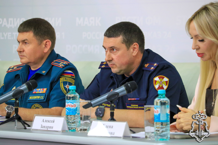 В Ставрополе офицер Росгвардии стал участником пресс-конференции по вопросам подготовки школ к учебному году