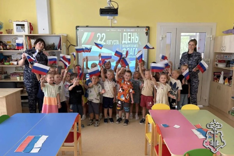 В Ставрополе росгвардейцы провели для дошкольников патриотический праздник «Три цвета Родины»