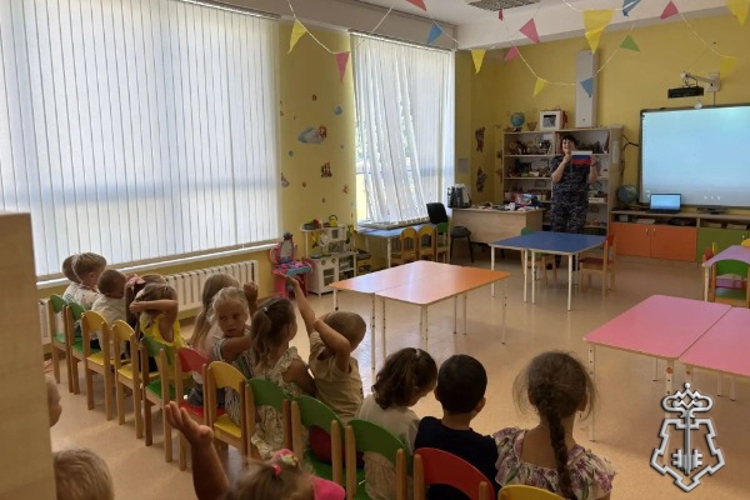 В Ставрополе росгвардейцы провели для дошкольников патриотический праздник «Три цвета Родины»