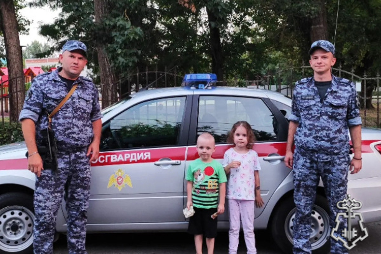 На Ставрополье сотрудники Росгвардии помогли потерявшимся детям вернуться к родителям