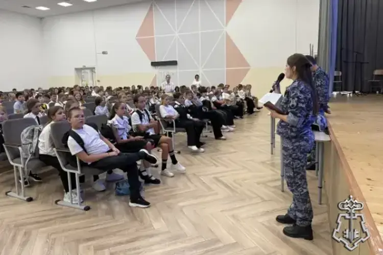 Росгвардейцы Ставрополя провели цикл просветительских встреч с молодежью в День борьбы с терроризмом