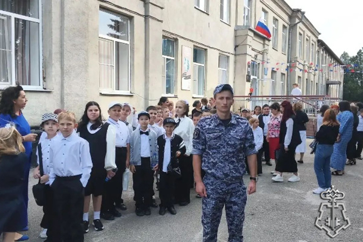 На Ставрополье росгвардейцы обеспечили охрану общественного порядка в ходе Дня знаний