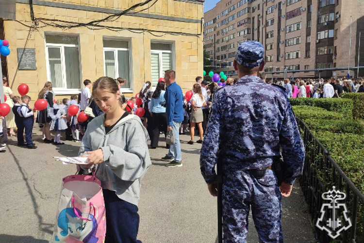 На Ставрополье росгвардейцы обеспечили охрану общественного порядка в ходе Дня знаний