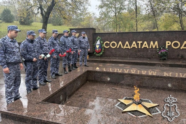 Росгвардейцы Ставрополья почтили память павших воинов в День белых журавлей