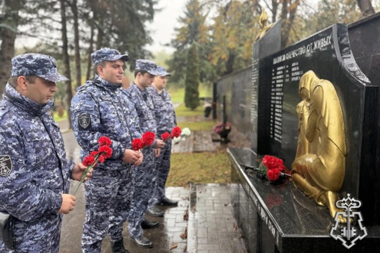 Росгвардейцы Ставрополья почтили память павших воинов в День белых журавлей