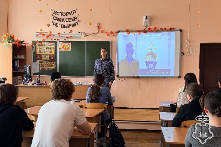 Ставропольские росгвардейцы провели профориентационное занятие для лицеистов